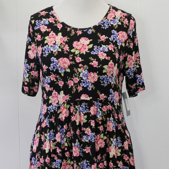 Chris & Carol Dresses & Skirts - Black Floral Dress with Pockets